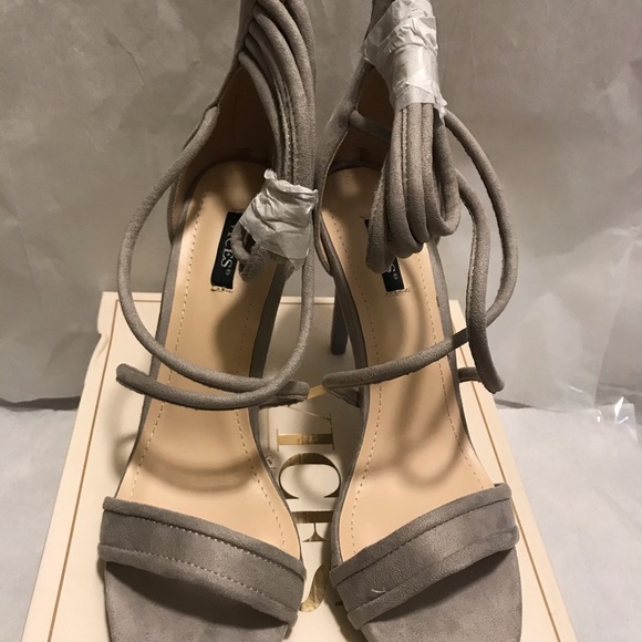 NIB VICES HEELS - Picture 2 of 5